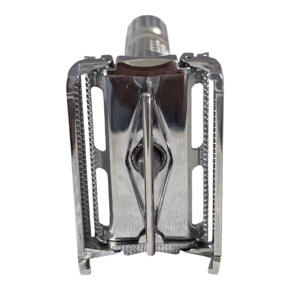 Classic Butterfly Twist to Open Double Edge Safety Razor Chrome Finish NEW - Picture 6 of 10